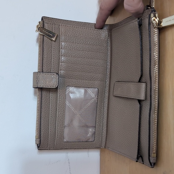 Michael Kors Double Zip Jet Set Wristlet Wallet - Picture 4 of 7